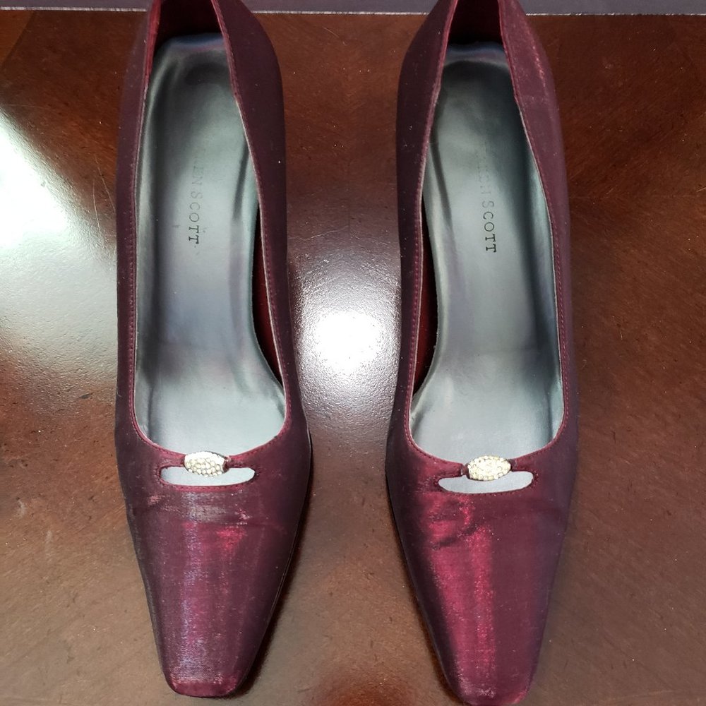 Karen Scott Valentina Wine Shimmer Pumps sz 9
